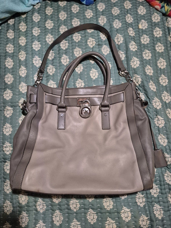 Michael Kors Handbags - Michael Kors Hamilton Tote